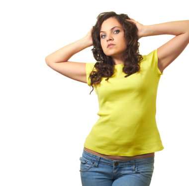 çekici kız sarı gömlekli iki elini kaldırdı.