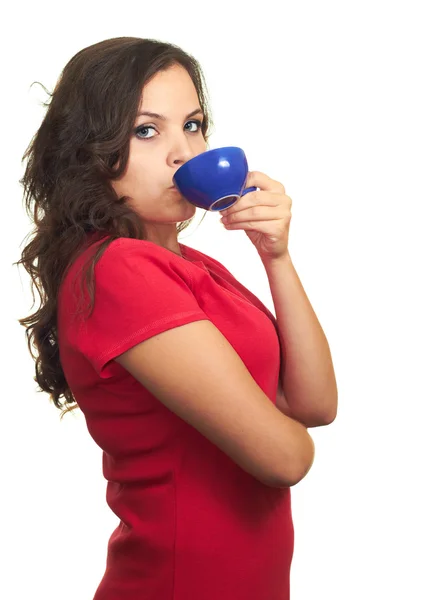 Attractive girl in red shirt drinking from a blue cup. — Stock Photo, Image