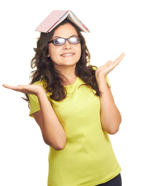 Muchacha sonriente atractiva en camisa amarilla y gafas con bo rosa — Foto de Stock