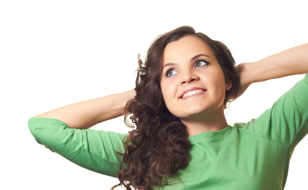 Muchacha sonriente atractiva en una camisa verde con las manos arriba, mirando —  Fotos de Stock