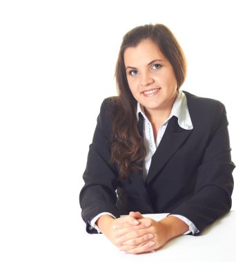 masada oturan bir siyah ceket, çekici gülümseyen kız