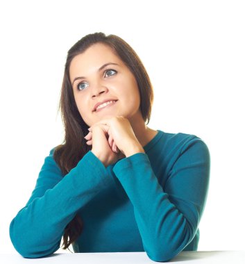 çekici genç gülümseyen kız vasıl belgili tanımlık etiket oturan mavi gömlekli