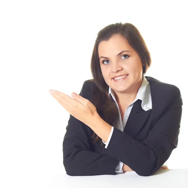 Attraente ragazza sorridente in un blazer nero indica qualcosa di — Foto Stock