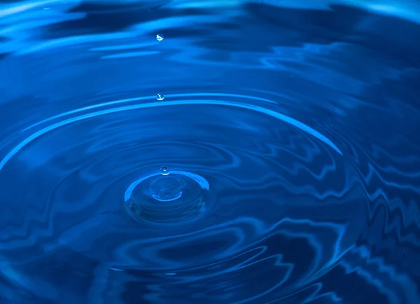 Falling water drop — Stock Photo, Image