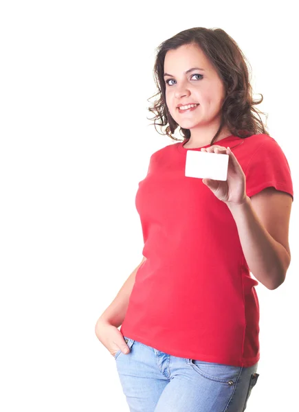 Muchacha sonriente atractiva en una camisa roja y vaqueros azules sosteniendo en —  Fotos de Stock