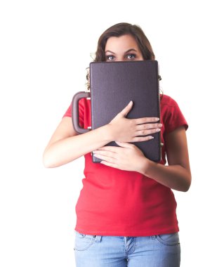 evrak çantası elinde kırmızı bir gömlek gülümseyen kız çekici ve