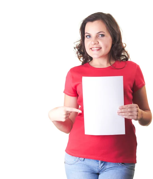 Aantrekkelijke lachende meisje in een rode shirt heeft een poster in haar lef — Stockfoto