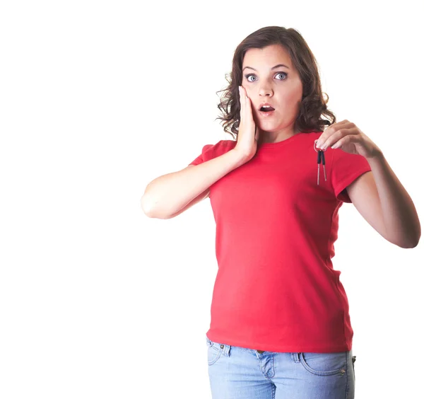 Aantrekkelijke lachende meisje in een rode shirt verrast en heeft hij — Stockfoto