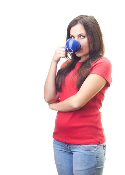 Attractive smiling young woman in a red shirt drinking from a bl — Stock Photo, Image