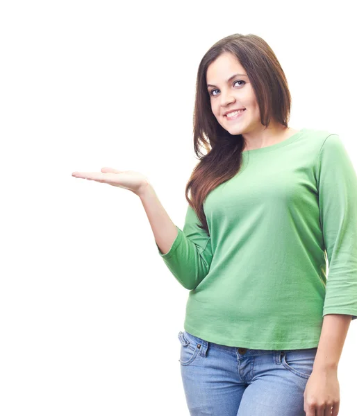 Приваблива усміхнена молода жінка в зеленій сорочці тримає в її р — стокове фото