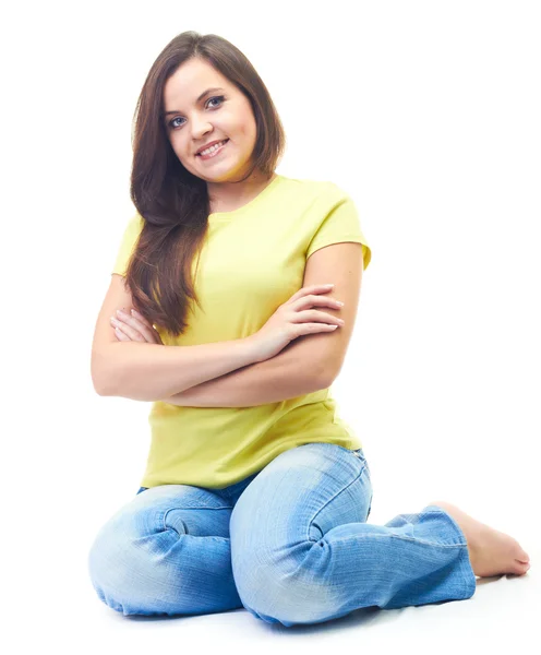 Atractiva joven sonriente con camisa amarilla y jeans azules —  Fotos de Stock