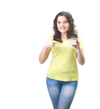 onu tutan sarı gömlekli çekici gülümseyen genç kadın