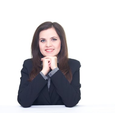 siyah ceket ve gömlek dikkat çekici gülümseyen genç kadın