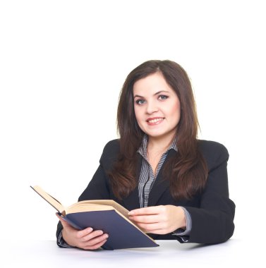 siyah ceketli oturan çekici gülümseyen genç kadın ta