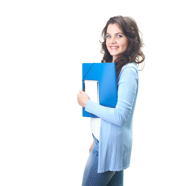 Aantrekkelijke lachende jonge vrouw in een blauw shirt houden map, n — Stockfoto