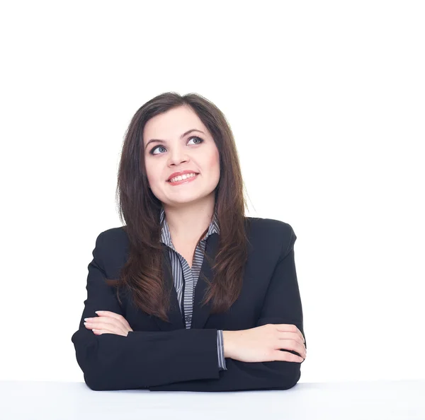 Aantrekkelijke lachende jonge vrouw in een zwarte jas en blouse sitt — Stockfoto