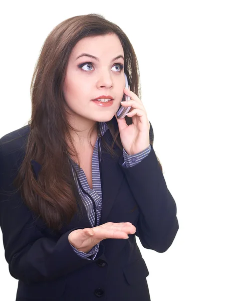 Atrakcyjna młoda kobieta w czarnej kurtki rozmawia telefonów ko — Zdjęcie stockowe