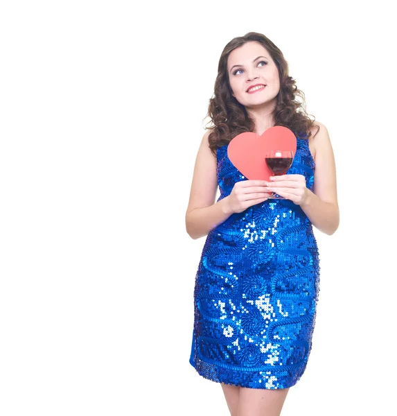 Atractiva joven sonriente con un vestido azul brillante sosteniendo gla —  Fotos de Stock