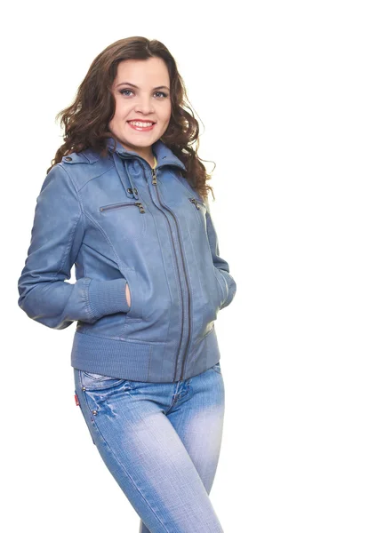 Attraente giovane donna sorridente in giacca grigia e jeans blu . — Foto Stock