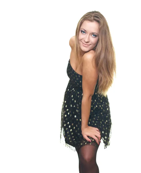 Aantrekkelijke jonge vrouw in een zwarte jurk voorovergebogen. — Stockfoto