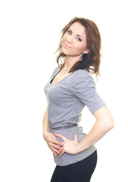 Attraktiv ung kvinna i en grå t-shirt. — Stockfoto