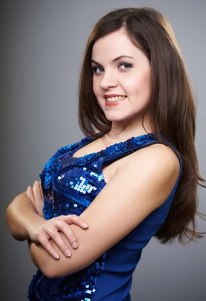 Gelukkig jonge vrouw in glanzende blauwe jurk. vrouw met folde — Stockfoto