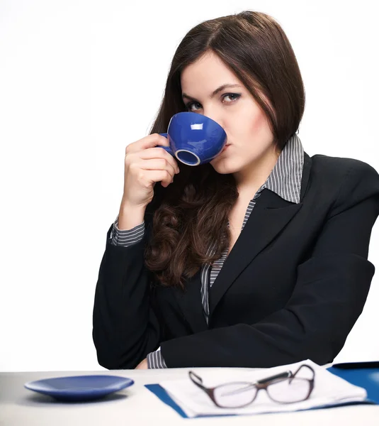 Attractive young woman in a black jacket sitting at the table. W — Stock Photo, Image