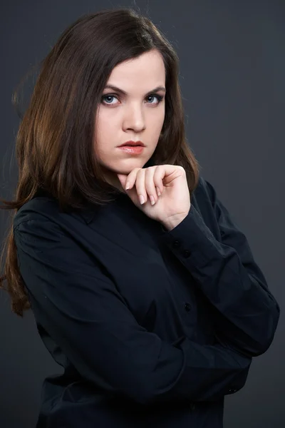 Atractiva joven con camisa negra . —  Fotos de Stock