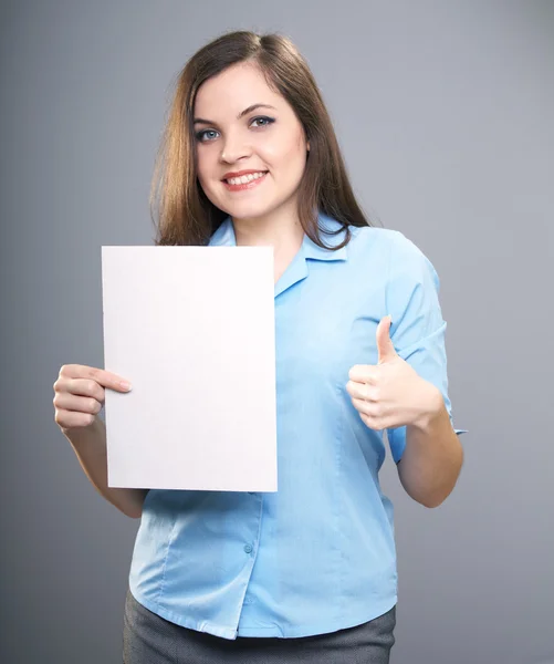 Aantrekkelijke jonge vrouw in een blauw shirt. vrouw houdt een poster en — Stockfoto