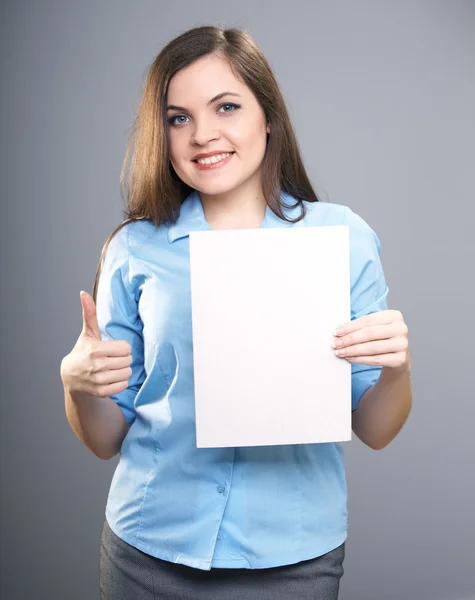 Una joven atractiva con una camisa azul. Mujer sostiene un cartel y — Foto de Stock