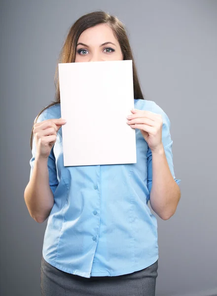 Attractive young woman in a blue shirt. Woman holds a poster and — Stock Photo, Image