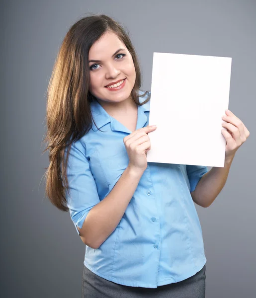 Una joven atractiva con una camisa azul. Mujer sostiene un cartel . — Foto de Stock