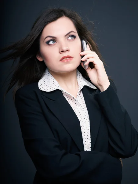 Attractive young woman in a black jacket. Woman talking on a mob — Stock Photo, Image