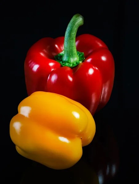 Fresh red and yellow peppers. — Stock Photo, Image