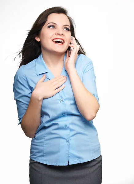 Una joven atractiva con una blusa azul. Mujer hablando en un mobi —  Fotos de Stock