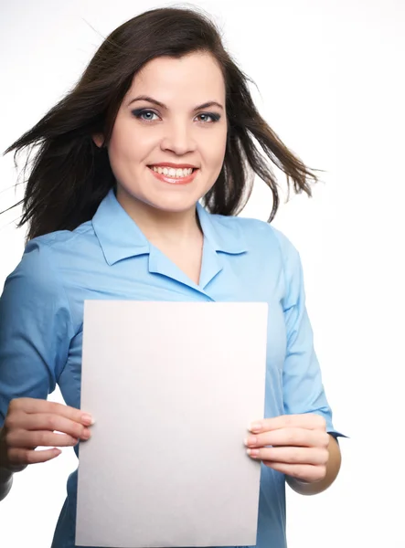 Aantrekkelijke jonge vrouw in een blauw shirt. vrouw houdt een poster. — Stockfoto