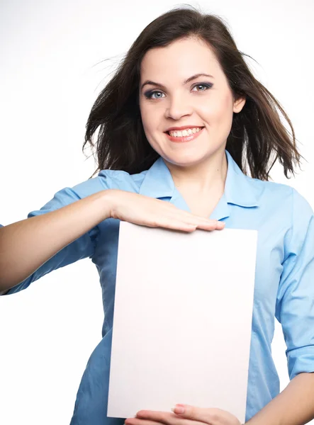 Una joven atractiva con una camisa azul. Mujer sostiene un cartel . — Foto de Stock