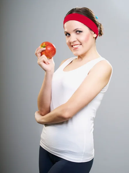 Vonzó fiatal nő egy fehér póló. Nő tart egy piros app — Stock Fotó