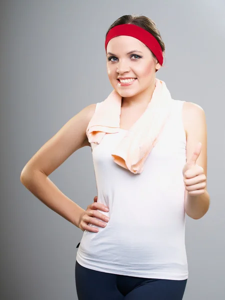 Atractiva joven con una camisa deportiva blanca. Mujer mostrando th —  Fotos de Stock