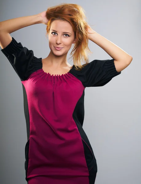 Attraktive junge Frau im Kleid. — Stockfoto