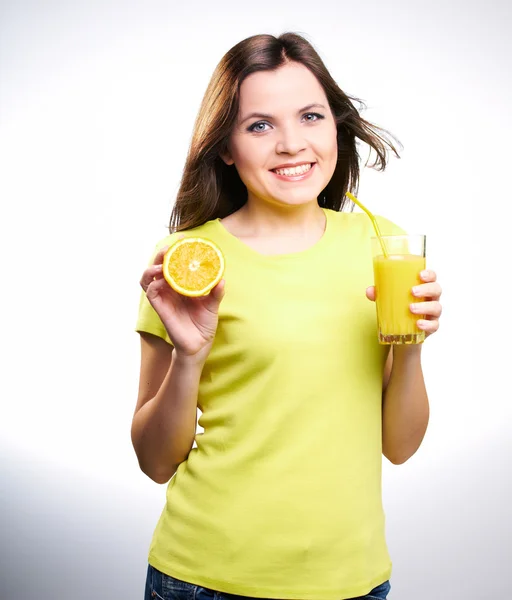 Attractive young woman in a yellow shirt. Holding a glass of jui — Stock Photo, Image