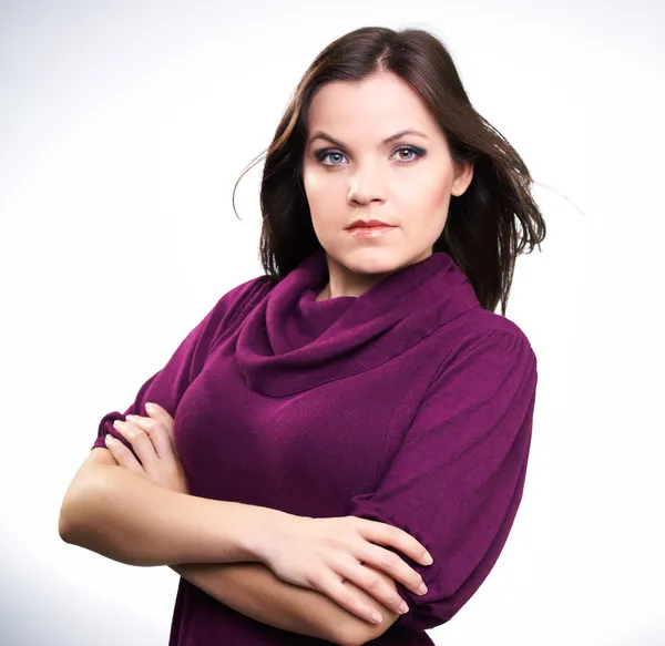 Attractive smiling young woman in a purple dress. — Stock Photo, Image