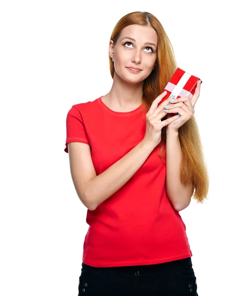 Attractive young woman in a red shirt. Holds a red gift box. — Stock Photo, Image