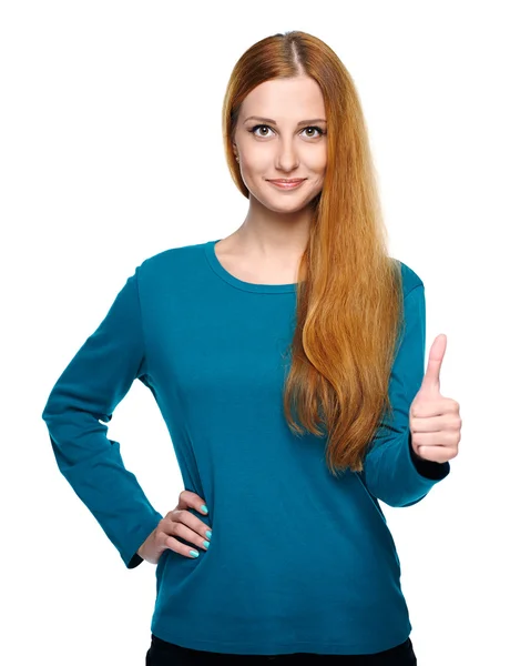 Uma jovem atraente com uma camisa azul. Mostrando polegares para cima . — Fotografia de Stock