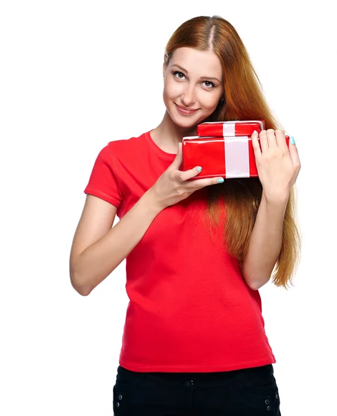 Attractive young woman in a red shirt. Holds a red gift box. — Stock Photo, Image