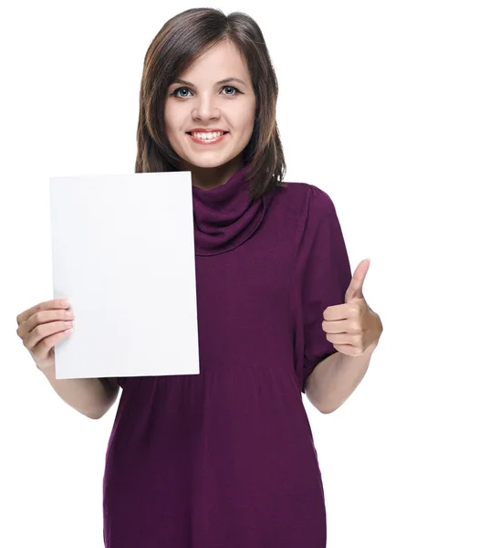 Attraktive junge Frau im roten Kleid. hält ein Plakat und eine Ausstellung — Stockfoto