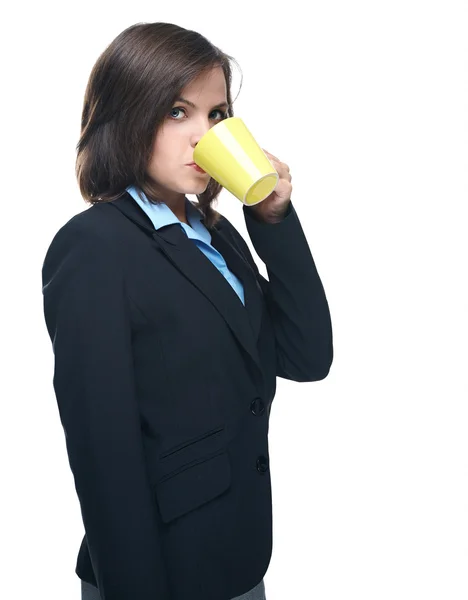 Attractive young woman in a black jacket. Drinks from a yellow c — Stock Photo, Image