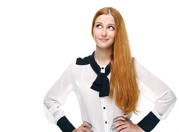 Aantrekkelijke jonge vrouw in een witte blouse. op zoek naar de bovenste — Stockfoto