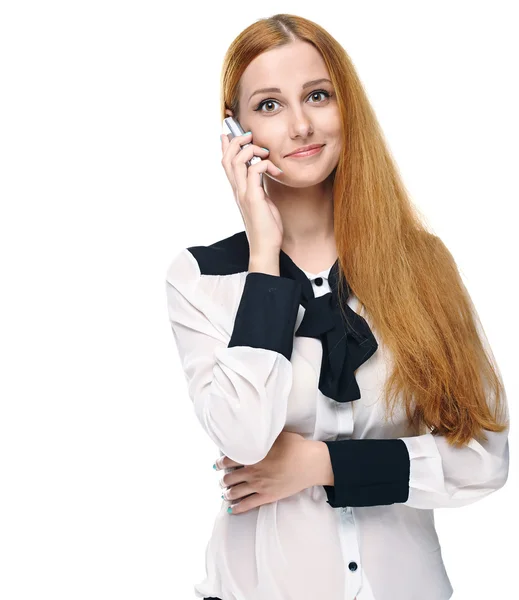 Attraktive junge Frau in weißer Bluse. Gespräche auf dem Handy — Stockfoto