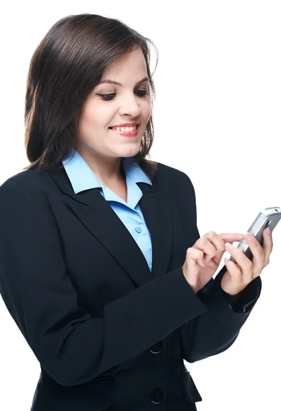 Attraktive junge Frau in schwarzer Jacke. ein Mobiltelefon in der Hand — Stockfoto